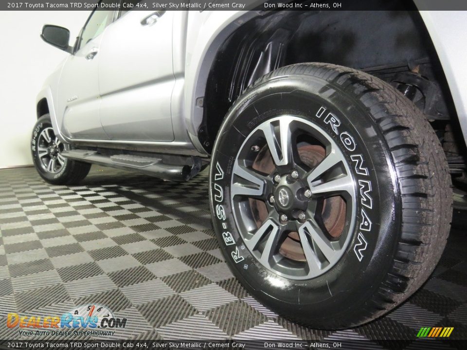 2017 Toyota Tacoma TRD Sport Double Cab 4x4 Silver Sky Metallic / Cement Gray Photo #10
