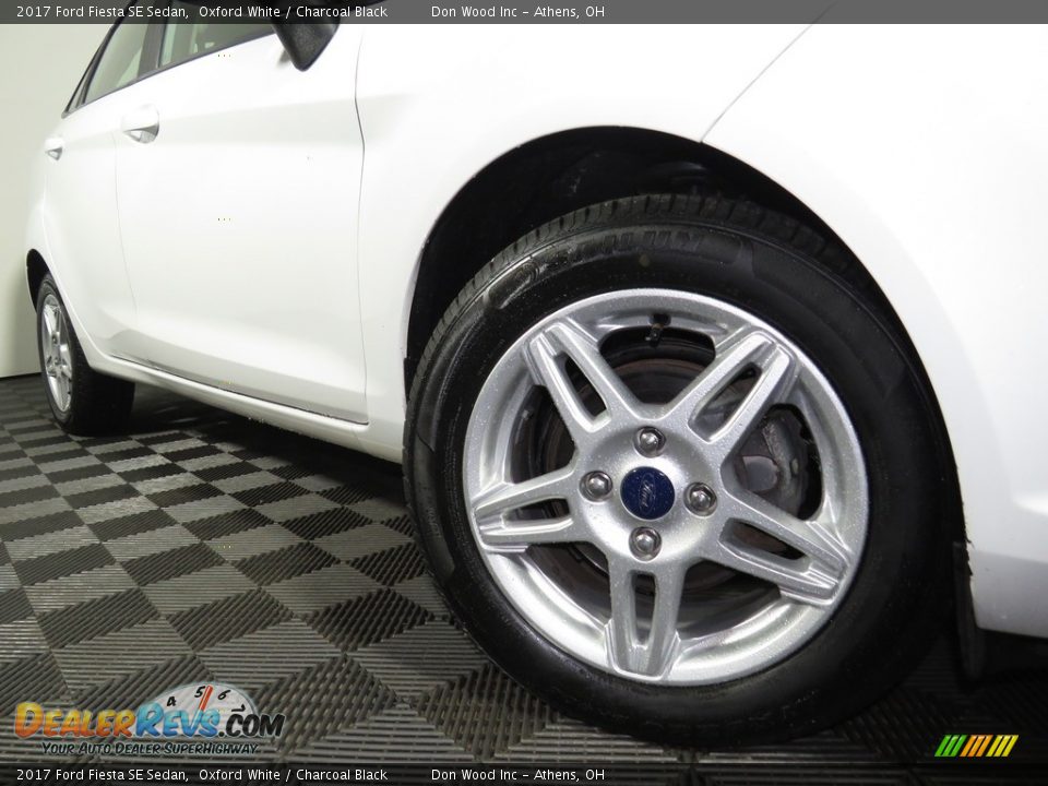 2017 Ford Fiesta SE Sedan Oxford White / Charcoal Black Photo #3