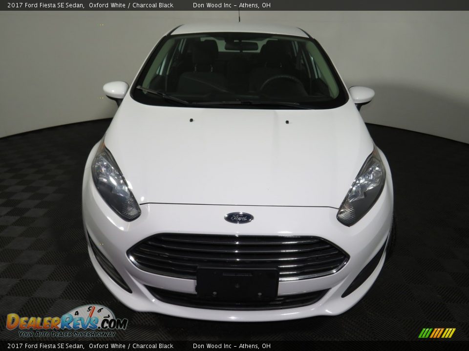 2017 Ford Fiesta SE Sedan Oxford White / Charcoal Black Photo #4