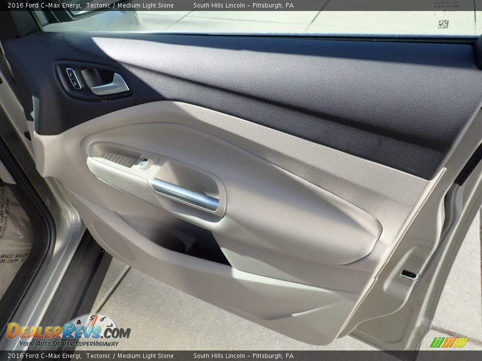 Door Panel of 2016 Ford C-Max Energi Photo #12