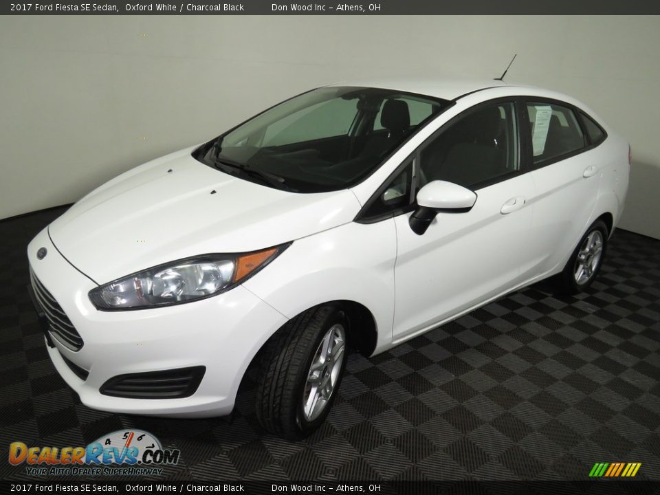 2017 Ford Fiesta SE Sedan Oxford White / Charcoal Black Photo #7