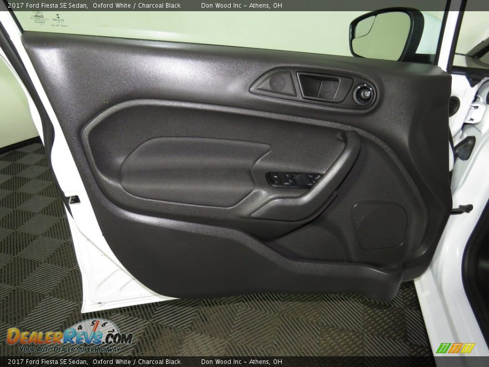 2017 Ford Fiesta SE Sedan Oxford White / Charcoal Black Photo #16