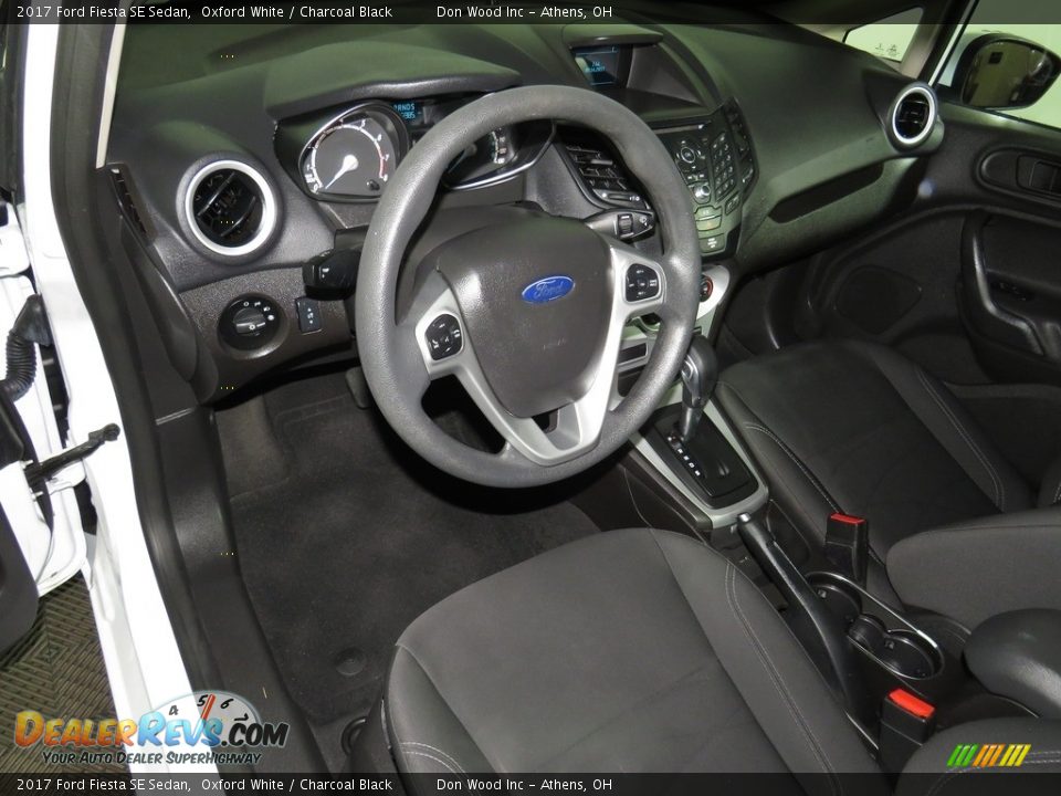 2017 Ford Fiesta SE Sedan Oxford White / Charcoal Black Photo #18