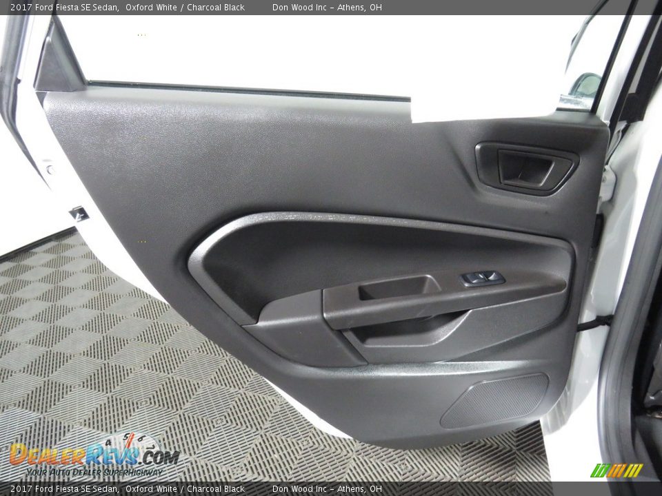 2017 Ford Fiesta SE Sedan Oxford White / Charcoal Black Photo #20