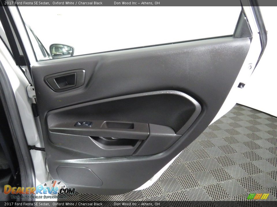 2017 Ford Fiesta SE Sedan Oxford White / Charcoal Black Photo #22