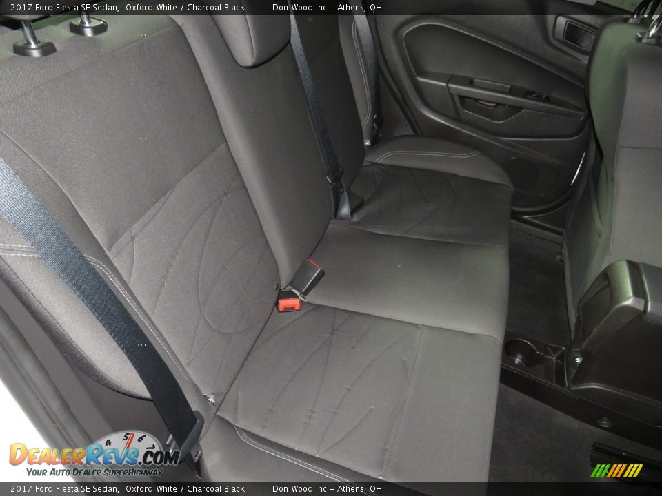 2017 Ford Fiesta SE Sedan Oxford White / Charcoal Black Photo #23