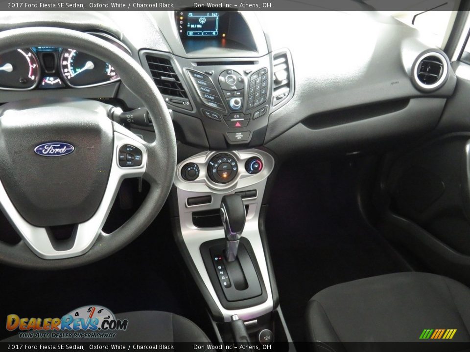 2017 Ford Fiesta SE Sedan Oxford White / Charcoal Black Photo #30
