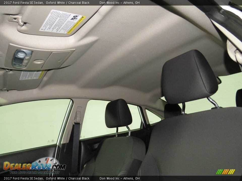 2017 Ford Fiesta SE Sedan Oxford White / Charcoal Black Photo #31