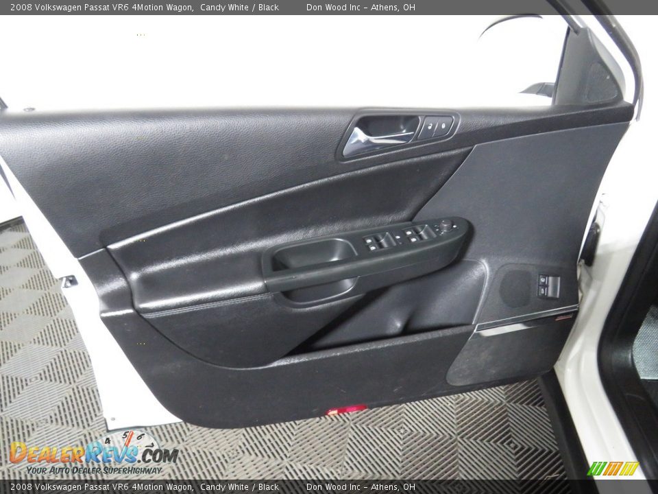 Door Panel of 2008 Volkswagen Passat VR6 4Motion Wagon Photo #17