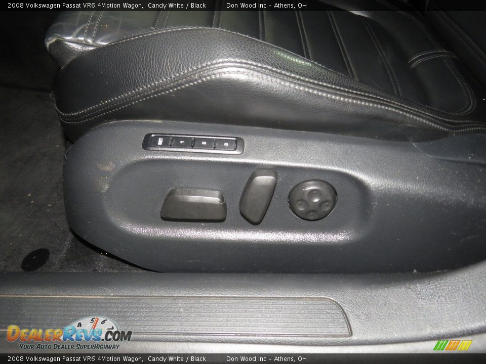 Front Seat of 2008 Volkswagen Passat VR6 4Motion Wagon Photo #18
