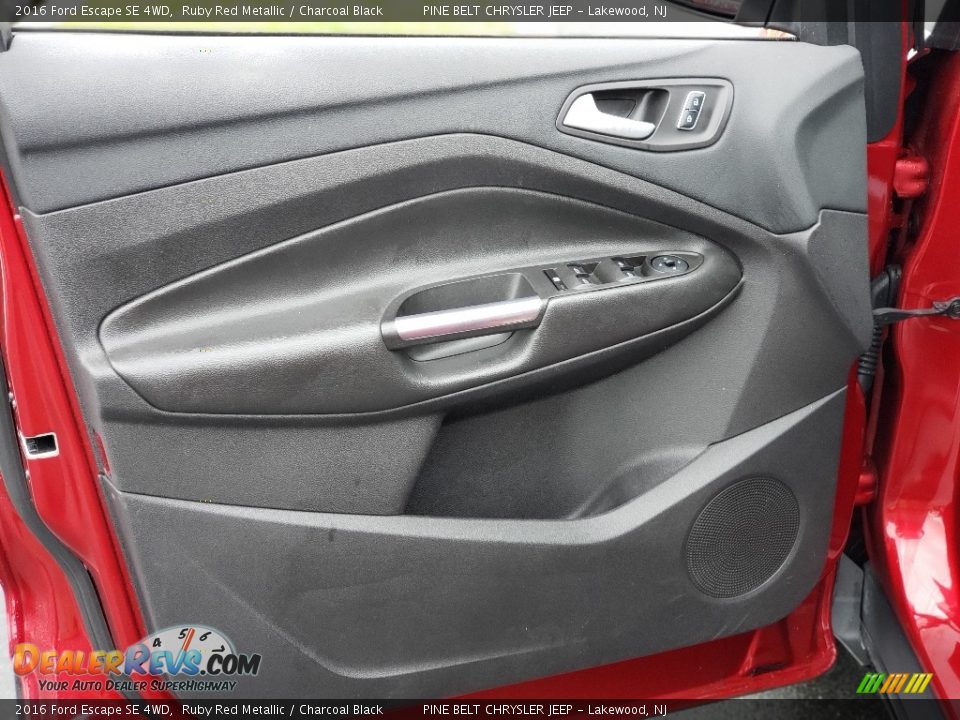 2016 Ford Escape SE 4WD Ruby Red Metallic / Charcoal Black Photo #30
