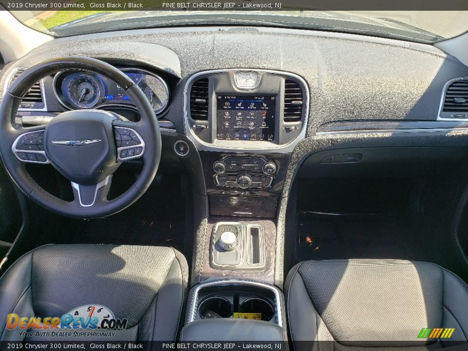 2019 Chrysler 300 Limited Gloss Black / Black Photo #12