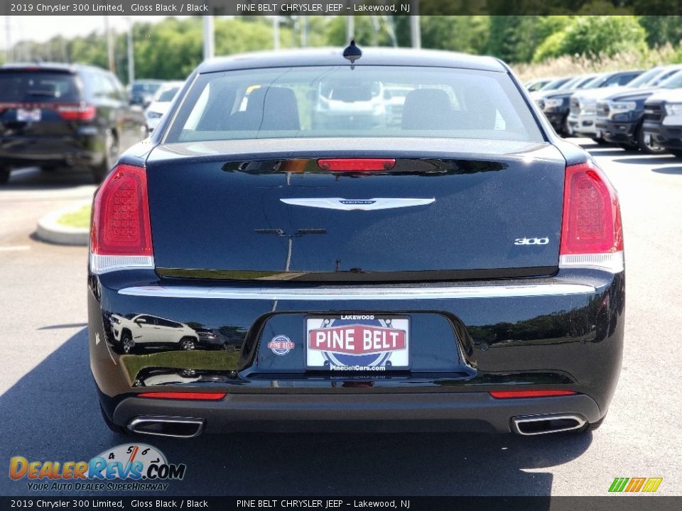 2019 Chrysler 300 Limited Gloss Black / Black Photo #18