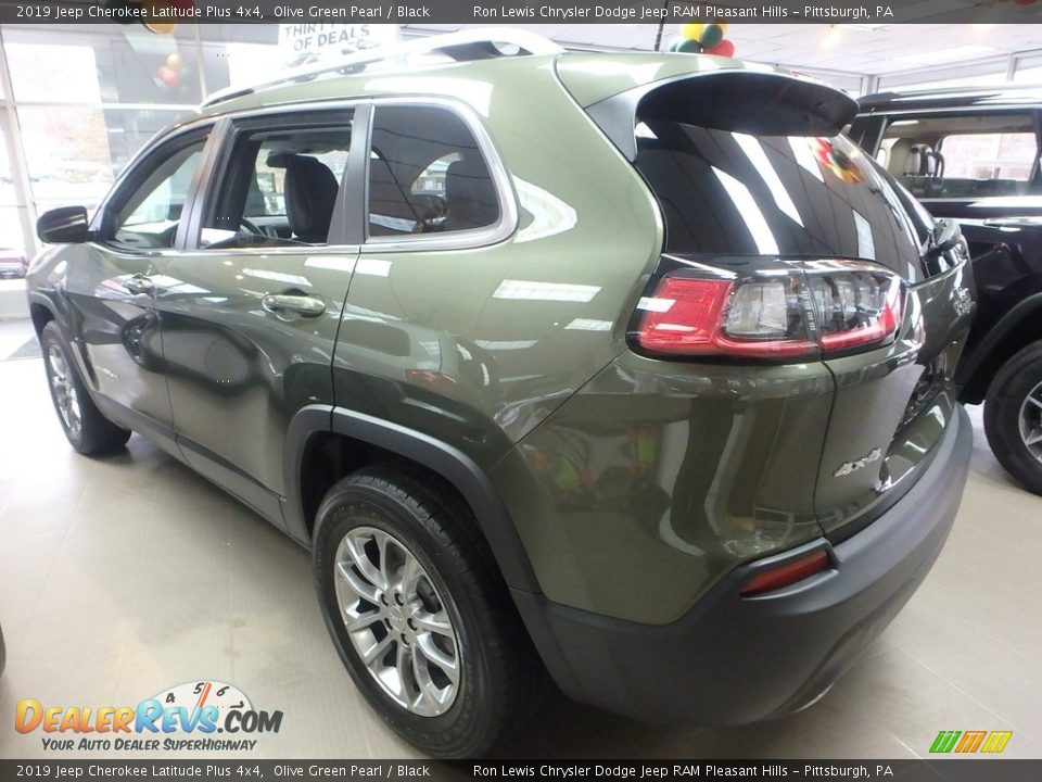 2019 Jeep Cherokee Latitude Plus 4x4 Olive Green Pearl / Black Photo #2