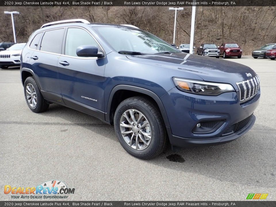 Front 3/4 View of 2020 Jeep Cherokee Latitude Plus 4x4 Photo #3