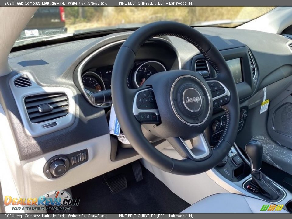 2020 Jeep Compass Latitude 4x4 White / Ski Gray/Black Photo #9