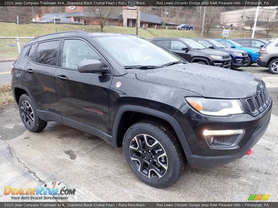 Front 3/4 View of 2020 Jeep Compass Trailhawk 4x4 Photo #3