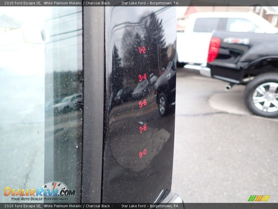 2016 Ford Escape SE White Platinum Metallic / Charcoal Black Photo #10