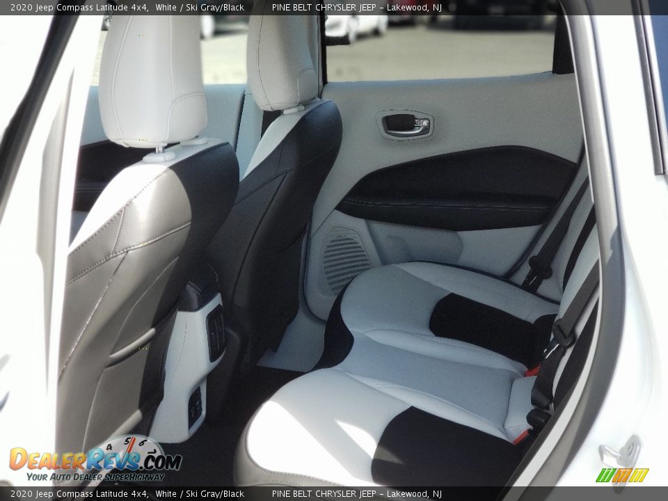 2020 Jeep Compass Latitude 4x4 White / Ski Gray/Black Photo #9