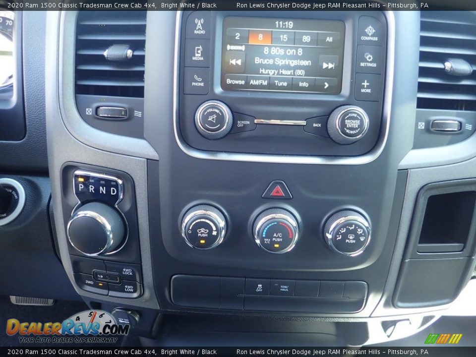2020 Ram 1500 Classic Tradesman Crew Cab 4x4 Bright White / Black Photo #17