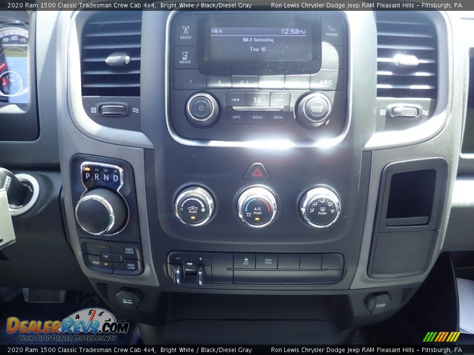 2020 Ram 1500 Classic Tradesman Crew Cab 4x4 Bright White / Black/Diesel Gray Photo #17