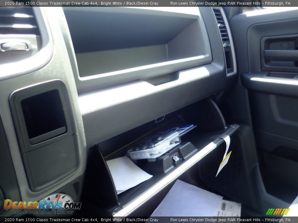 2020 Ram 1500 Classic Tradesman Crew Cab 4x4 Bright White / Black/Diesel Gray Photo #18