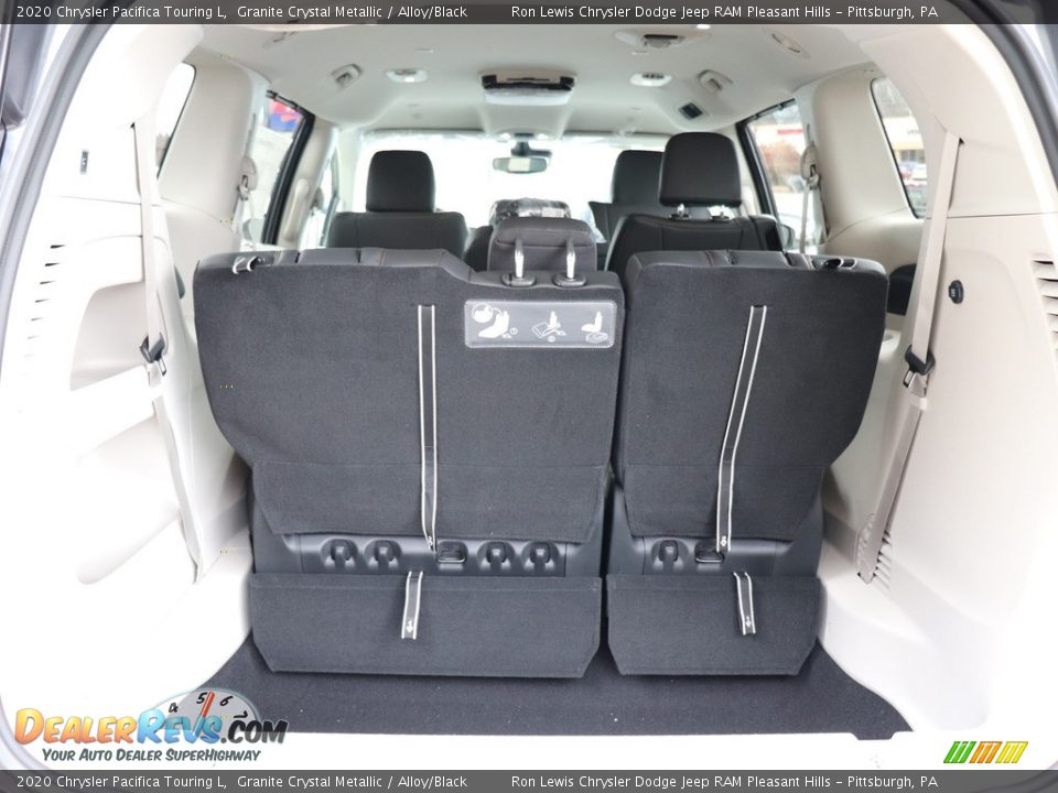 2020 Chrysler Pacifica Touring L Granite Crystal Metallic / Alloy/Black Photo #5