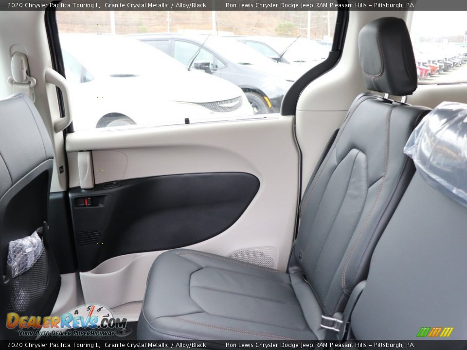 2020 Chrysler Pacifica Touring L Granite Crystal Metallic / Alloy/Black Photo #12