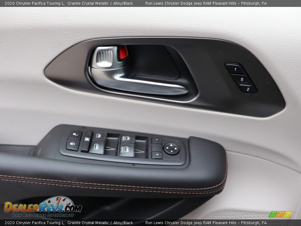 2020 Chrysler Pacifica Touring L Granite Crystal Metallic / Alloy/Black Photo #14