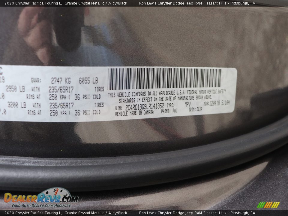 2020 Chrysler Pacifica Touring L Granite Crystal Metallic / Alloy/Black Photo #15