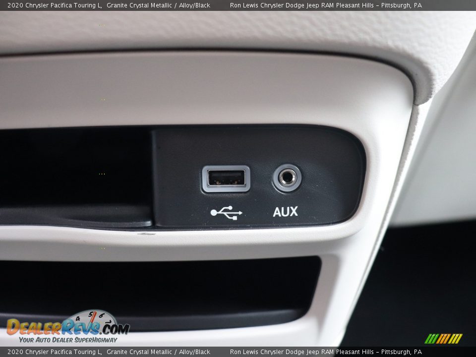 2020 Chrysler Pacifica Touring L Granite Crystal Metallic / Alloy/Black Photo #20
