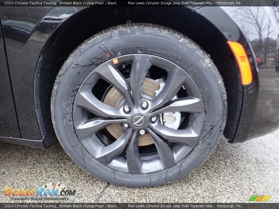 2020 Chrysler Pacifica Touring Brilliant Black Crystal Pearl / Black Photo #4