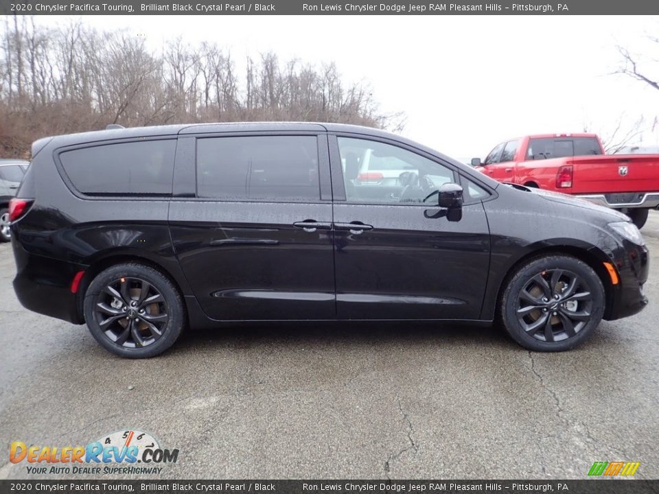 2020 Chrysler Pacifica Touring Brilliant Black Crystal Pearl / Black Photo #5