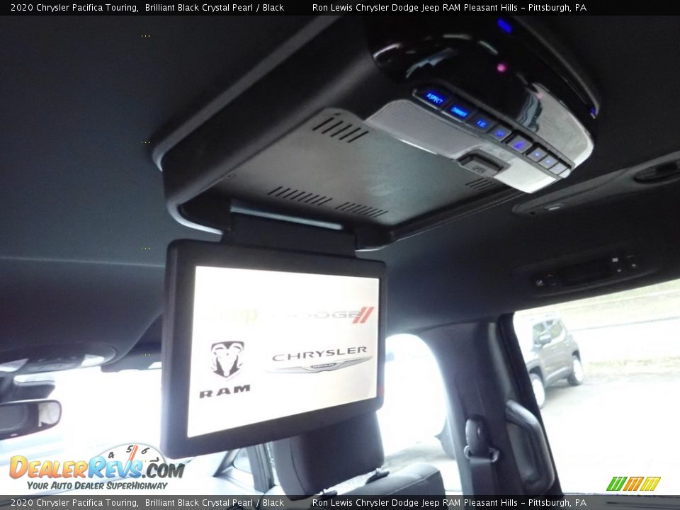 2020 Chrysler Pacifica Touring Brilliant Black Crystal Pearl / Black Photo #12
