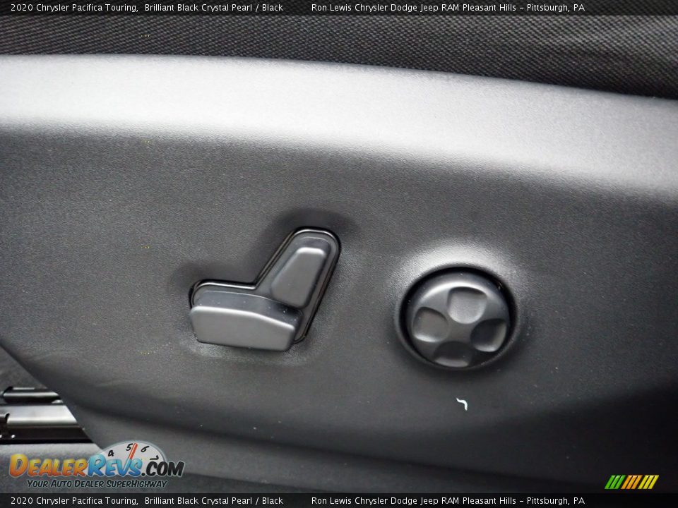 2020 Chrysler Pacifica Touring Brilliant Black Crystal Pearl / Black Photo #19