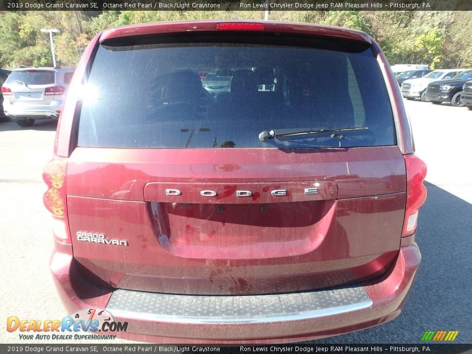 2019 Dodge Grand Caravan SE Octane Red Pearl / Black/Light Graystone Photo #4