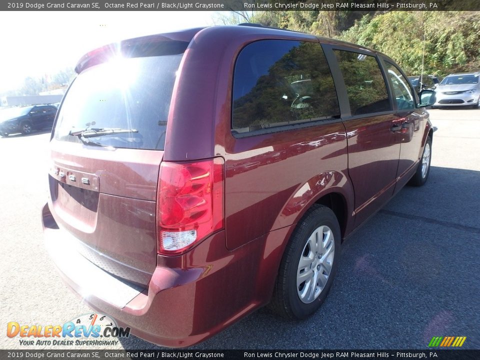 2019 Dodge Grand Caravan SE Octane Red Pearl / Black/Light Graystone Photo #6