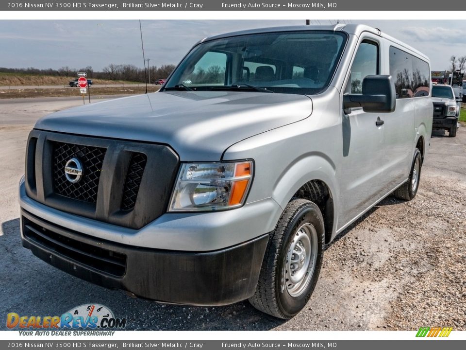 Front 3/4 View of 2016 Nissan NV 3500 HD S Passenger Photo #7