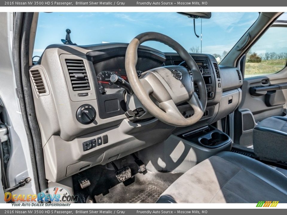 2016 Nissan NV 3500 HD S Passenger Brilliant Silver Metallic / Gray Photo #11