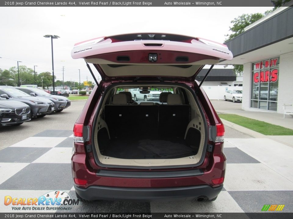 2018 Jeep Grand Cherokee Laredo 4x4 Velvet Red Pearl / Black/Light Frost Beige Photo #5