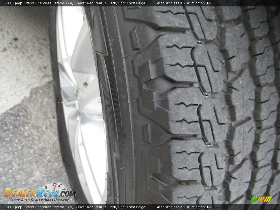 2018 Jeep Grand Cherokee Laredo 4x4 Velvet Red Pearl / Black/Light Frost Beige Photo #8
