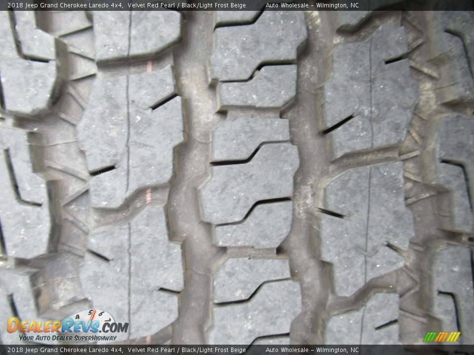 2018 Jeep Grand Cherokee Laredo 4x4 Velvet Red Pearl / Black/Light Frost Beige Photo #9