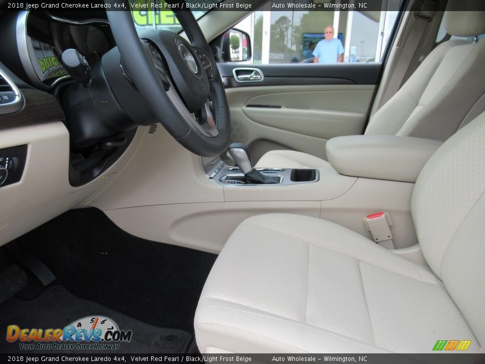 2018 Jeep Grand Cherokee Laredo 4x4 Velvet Red Pearl / Black/Light Frost Beige Photo #10