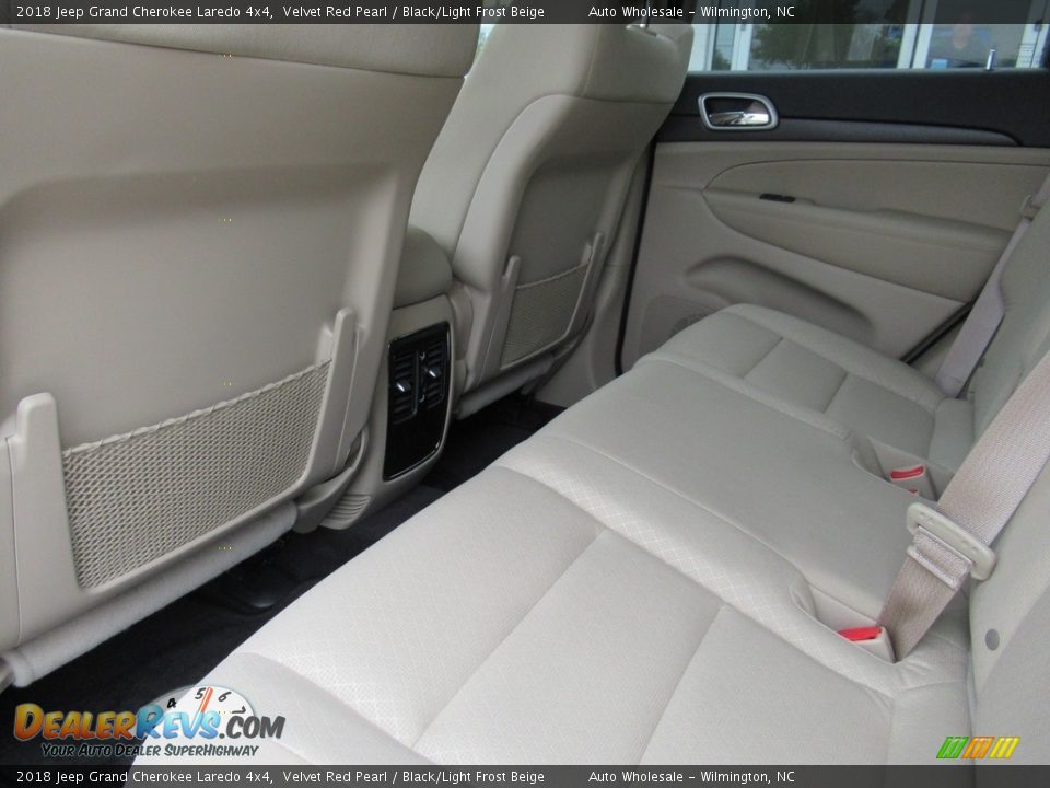 2018 Jeep Grand Cherokee Laredo 4x4 Velvet Red Pearl / Black/Light Frost Beige Photo #11