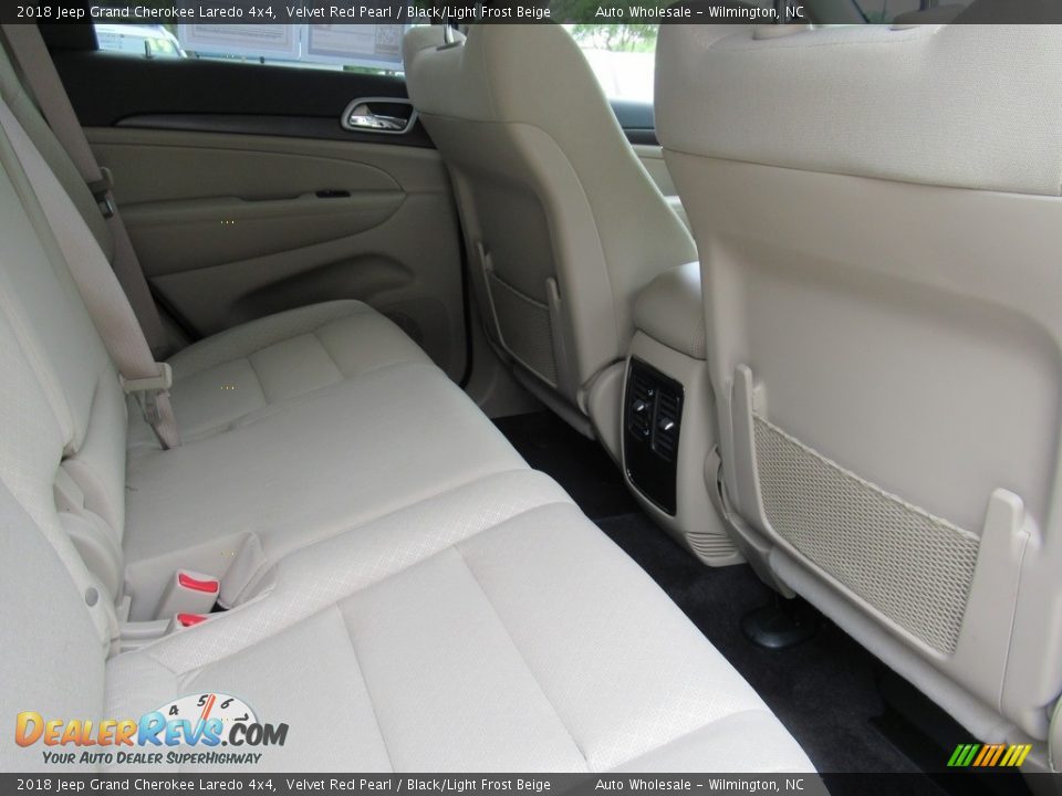 2018 Jeep Grand Cherokee Laredo 4x4 Velvet Red Pearl / Black/Light Frost Beige Photo #13