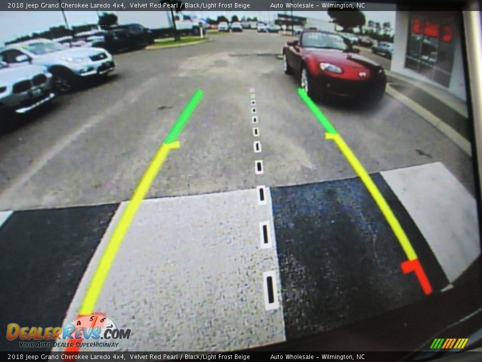 2018 Jeep Grand Cherokee Laredo 4x4 Velvet Red Pearl / Black/Light Frost Beige Photo #17