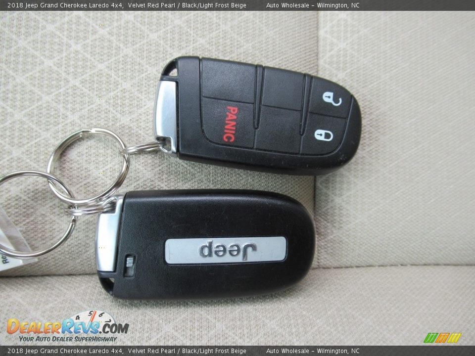 2018 Jeep Grand Cherokee Laredo 4x4 Velvet Red Pearl / Black/Light Frost Beige Photo #20
