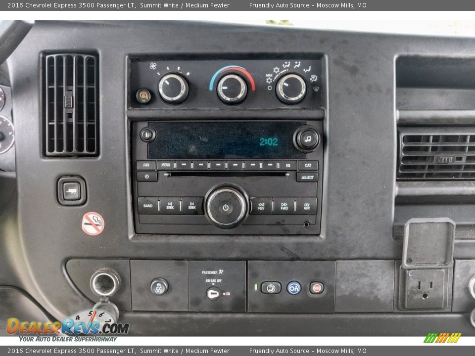 Controls of 2016 Chevrolet Express 3500 Passenger LT Photo #14