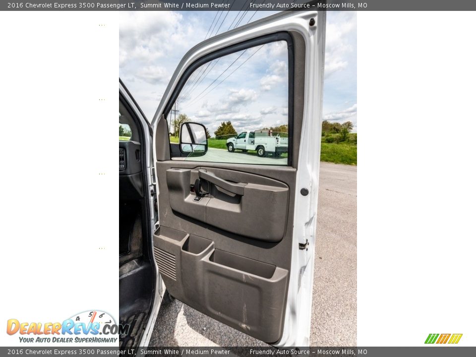 2016 Chevrolet Express 3500 Passenger LT Summit White / Medium Pewter Photo #20