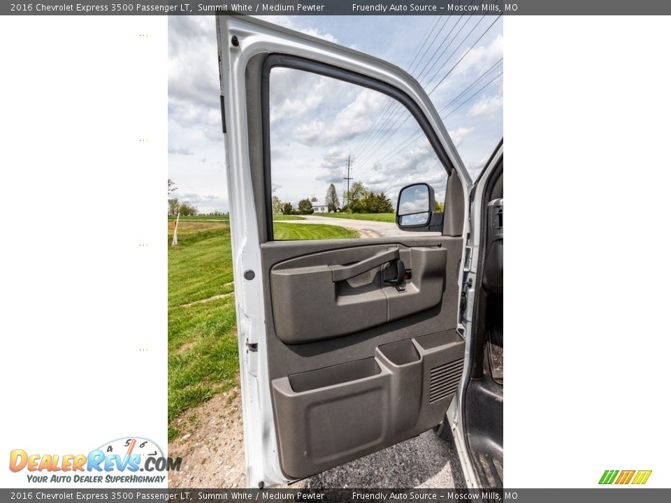 2016 Chevrolet Express 3500 Passenger LT Summit White / Medium Pewter Photo #30